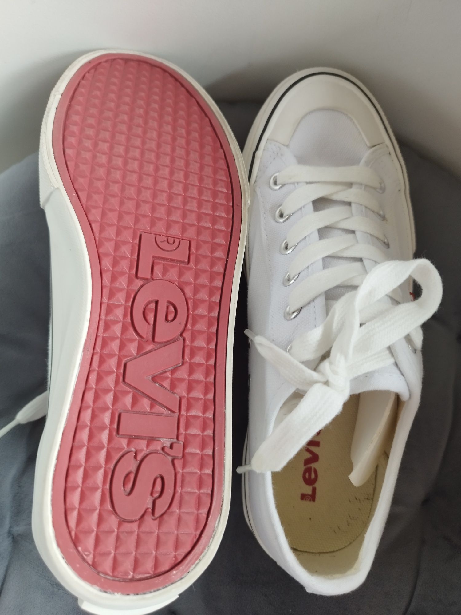 Trampki firmy Levi's .