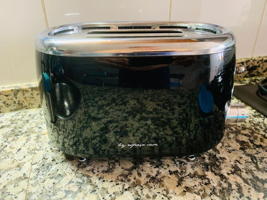 Vendo torradeira preta