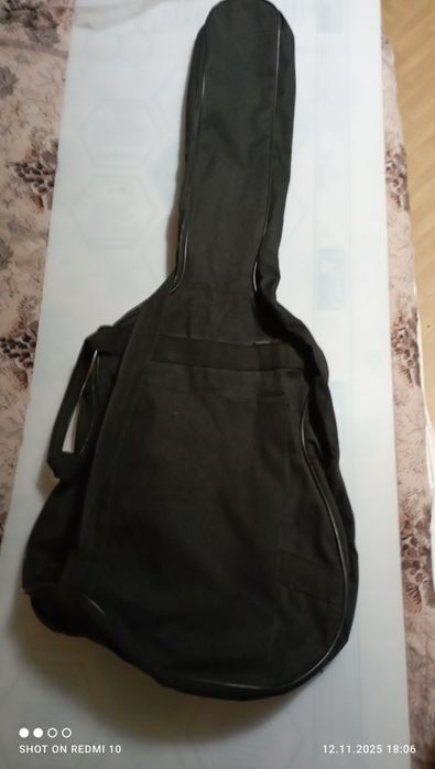 Продаю чехол для гитары