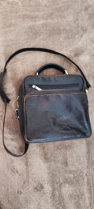 Mala tiracolo em pele usada