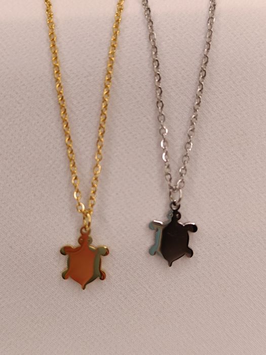 Turtle Necklace / Yarn