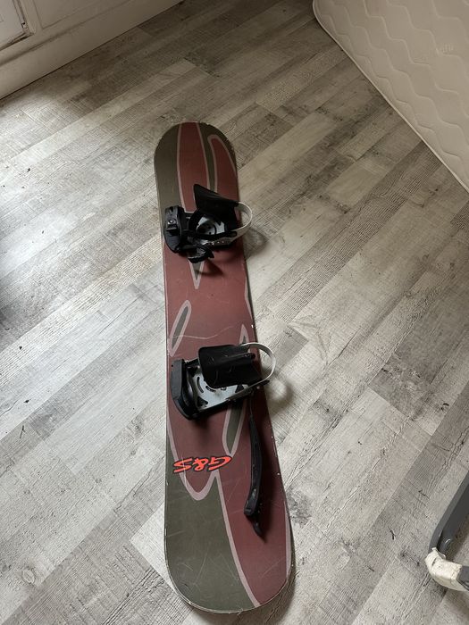 Prancha snowboard com fixações D&S