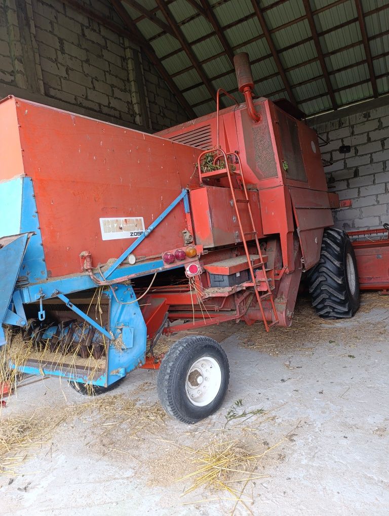 Kombajn zbożowy Bizon Z056