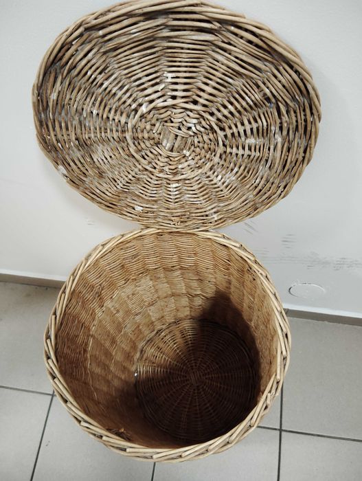 Wiklinowy kosz na pranie używany