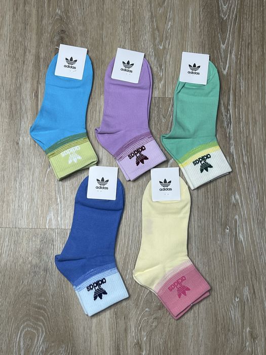 Meias adidas coloridas