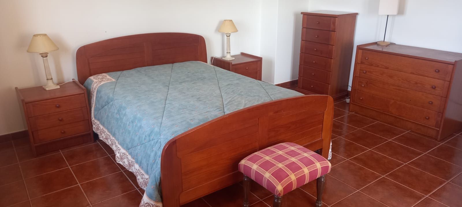 Quarto completo em Almoster