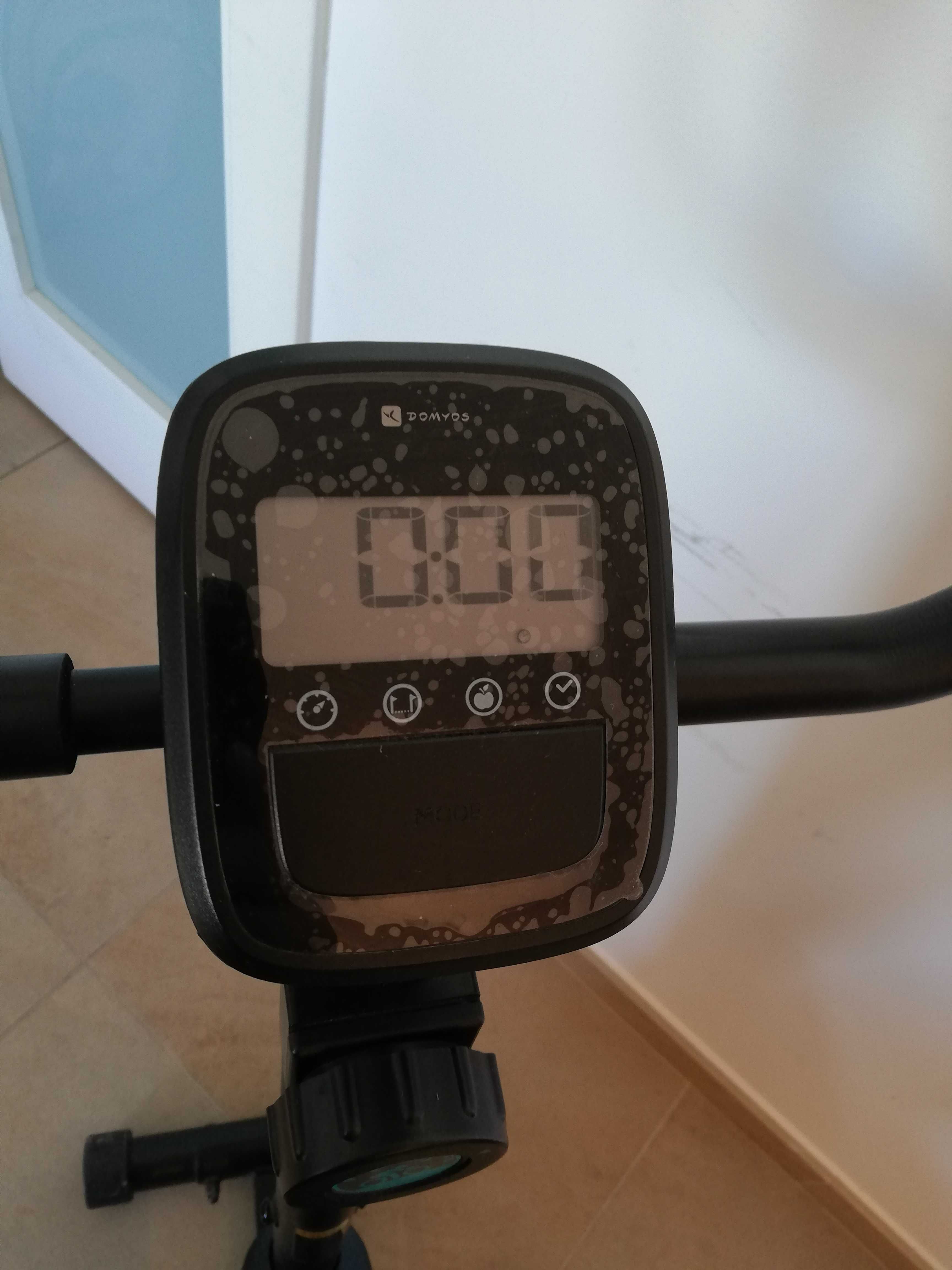 Bicicleta estática Decathlon domyos essential - nunca utilizada