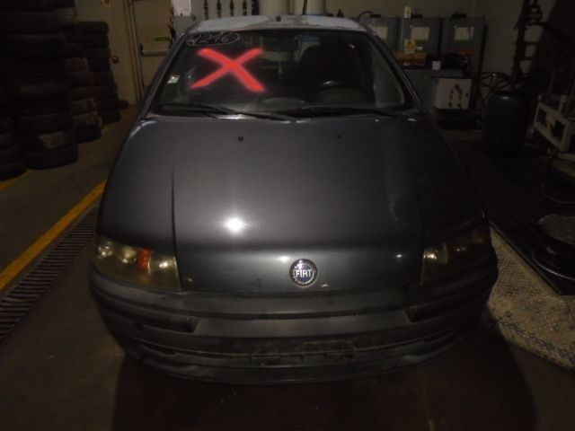 Carro MOT: 188A4000 FIAT PUNTO 2000 1.2 60CV 5P CINZA GASOLINA