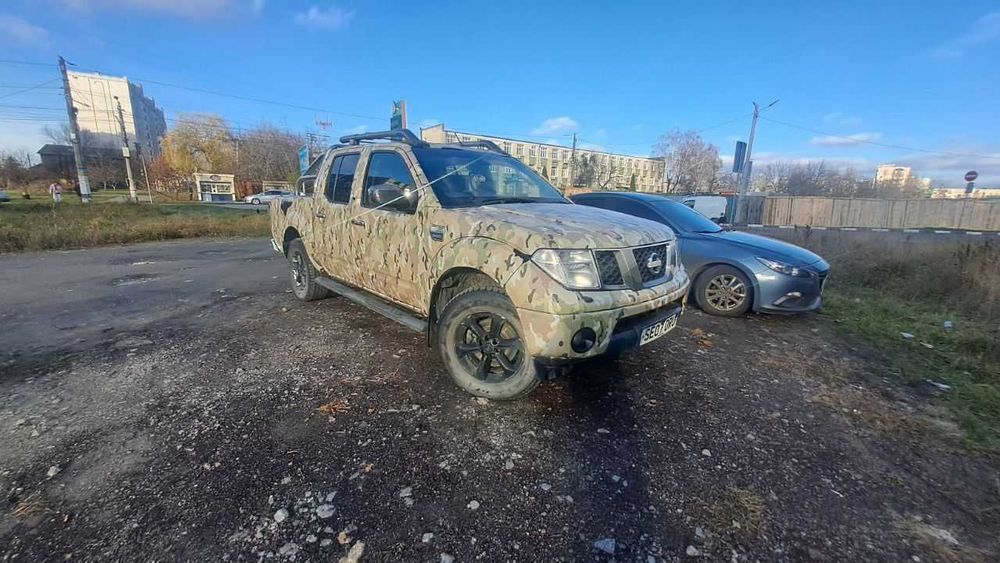 пикап Nissan Navara.