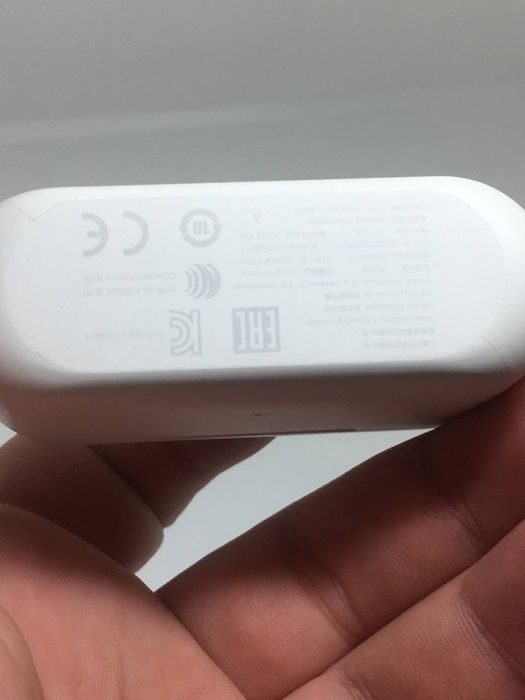 Безпроводные блютуз Наушники  1MORE Pistonbuds белые и черные