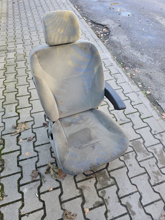 Renault trafic vivaro fotel pasażera prawy wersja 01-14 rok