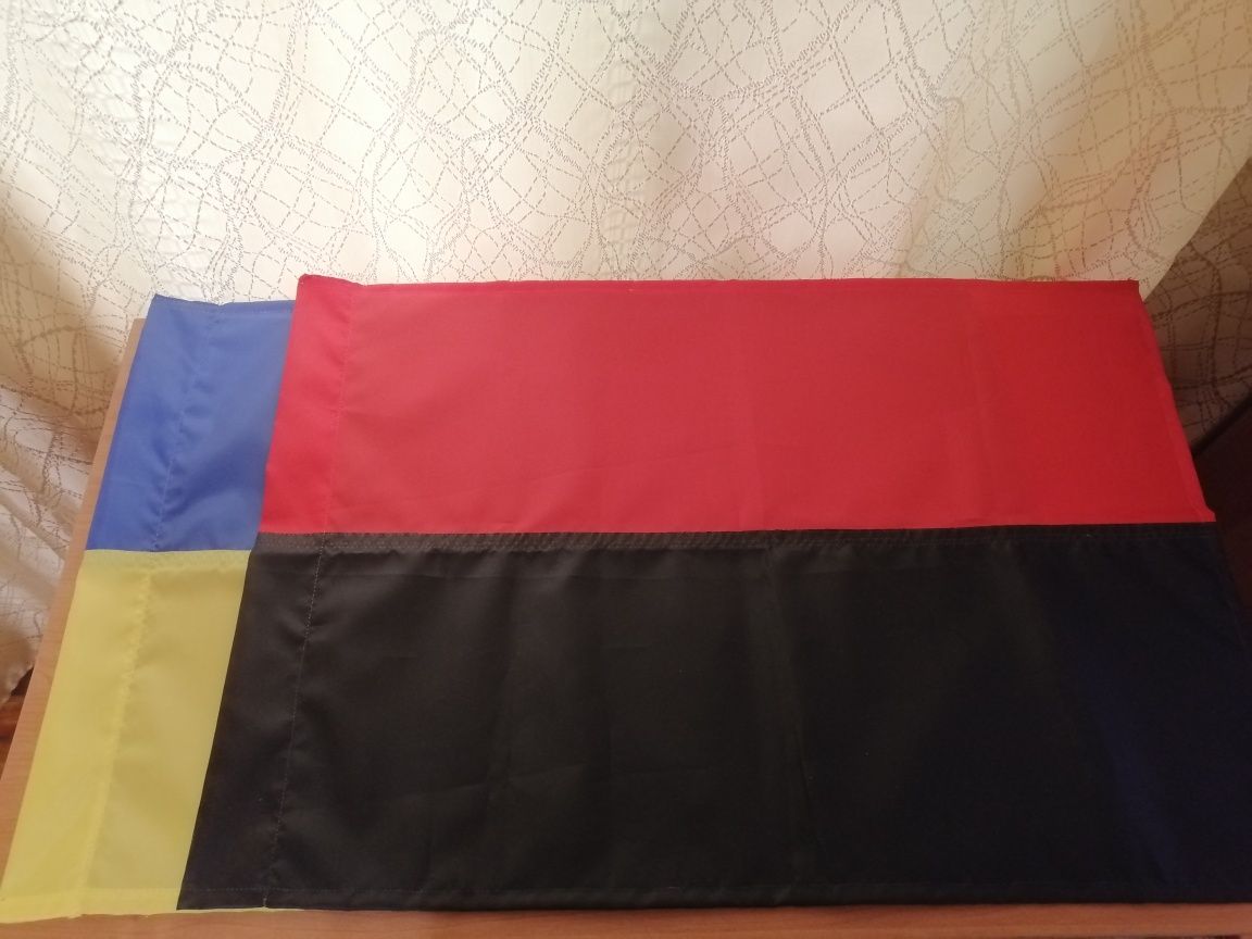 Прапор України, флаг Упа, герб України, тризуб, мерч