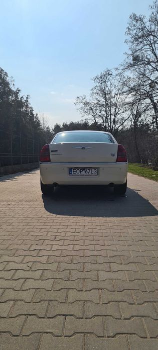 Sprzedam Chrysler 300c 5.7 HEMI POLSKI SALON NISKI PRZEBIEG 132 tyś