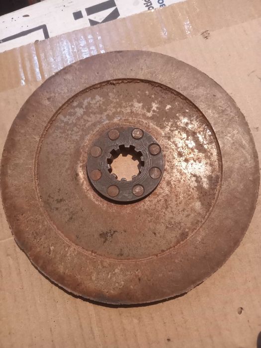 Диск сцепл. К-750,МТ,вилка кардана,серьги коляски М-72,детали тормоза.