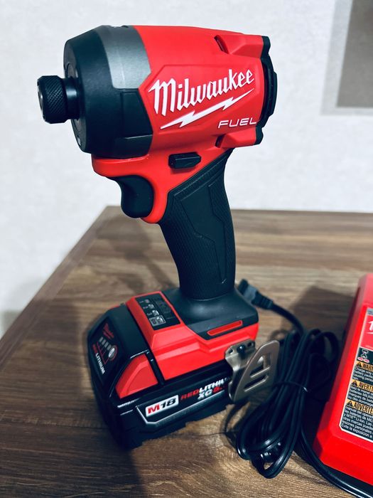 Імпакт / шуруповерт Milwaukee 2953-20