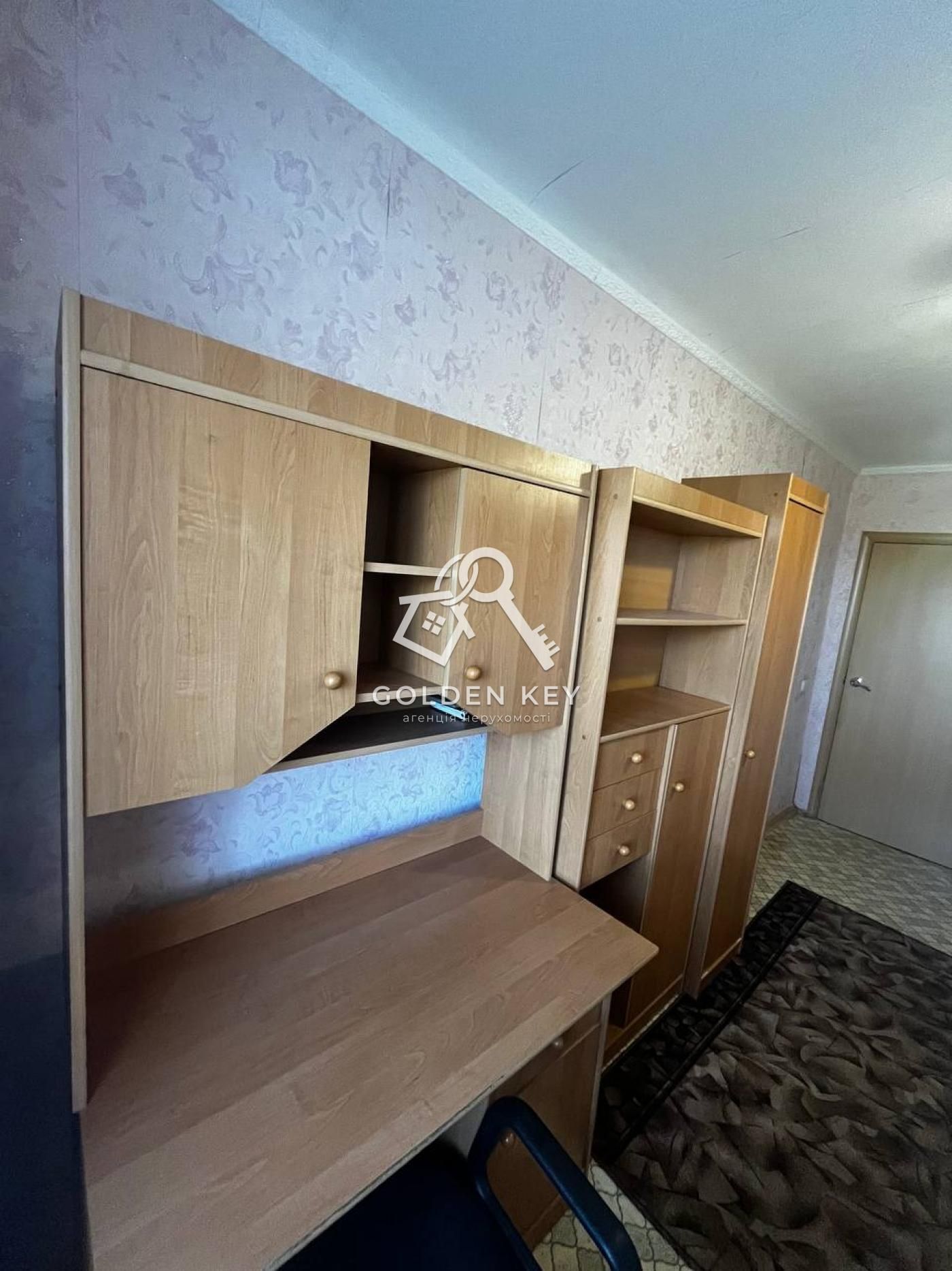 Продаж трикімнатної квартири, Автотехнікум