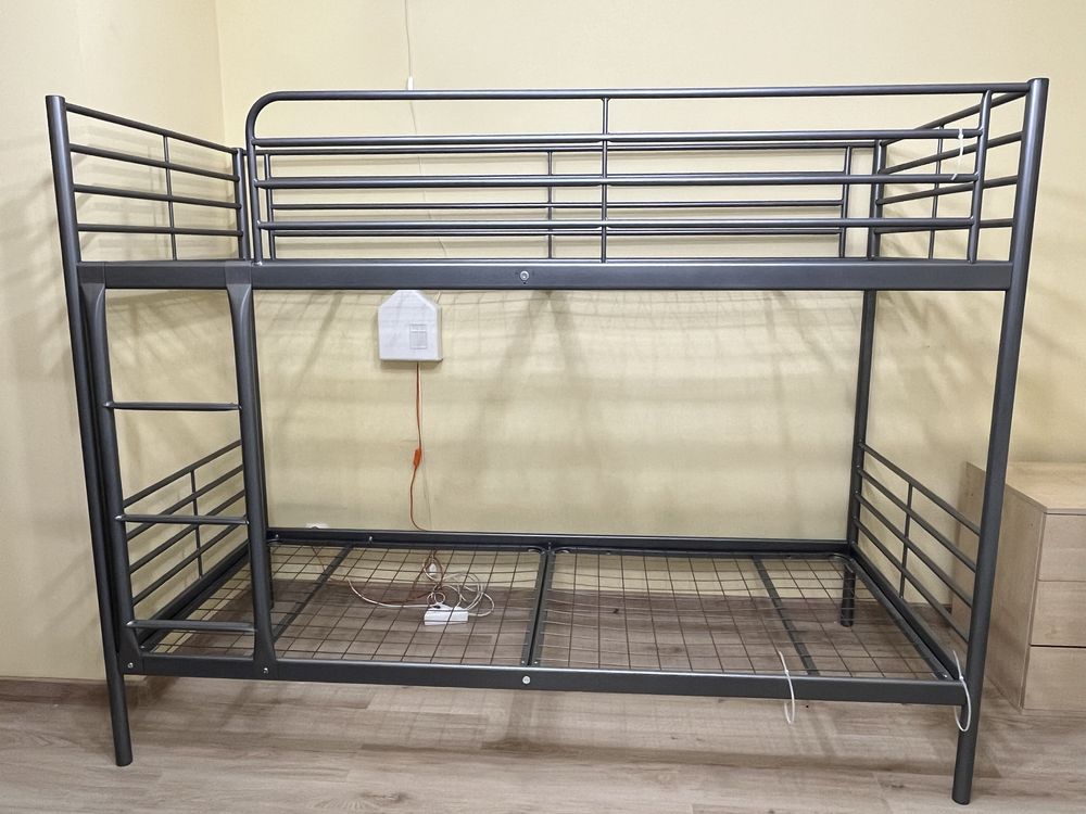 Metalowe łóżko piętrowe Ikea SVARTA