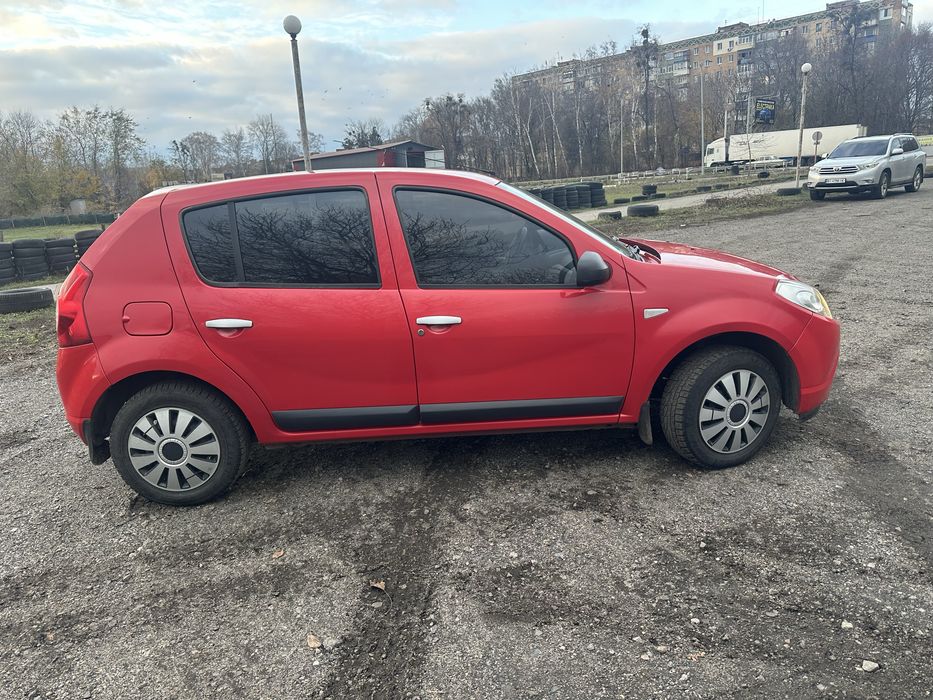 Dacia Sandero 1.4 , 2009 рік