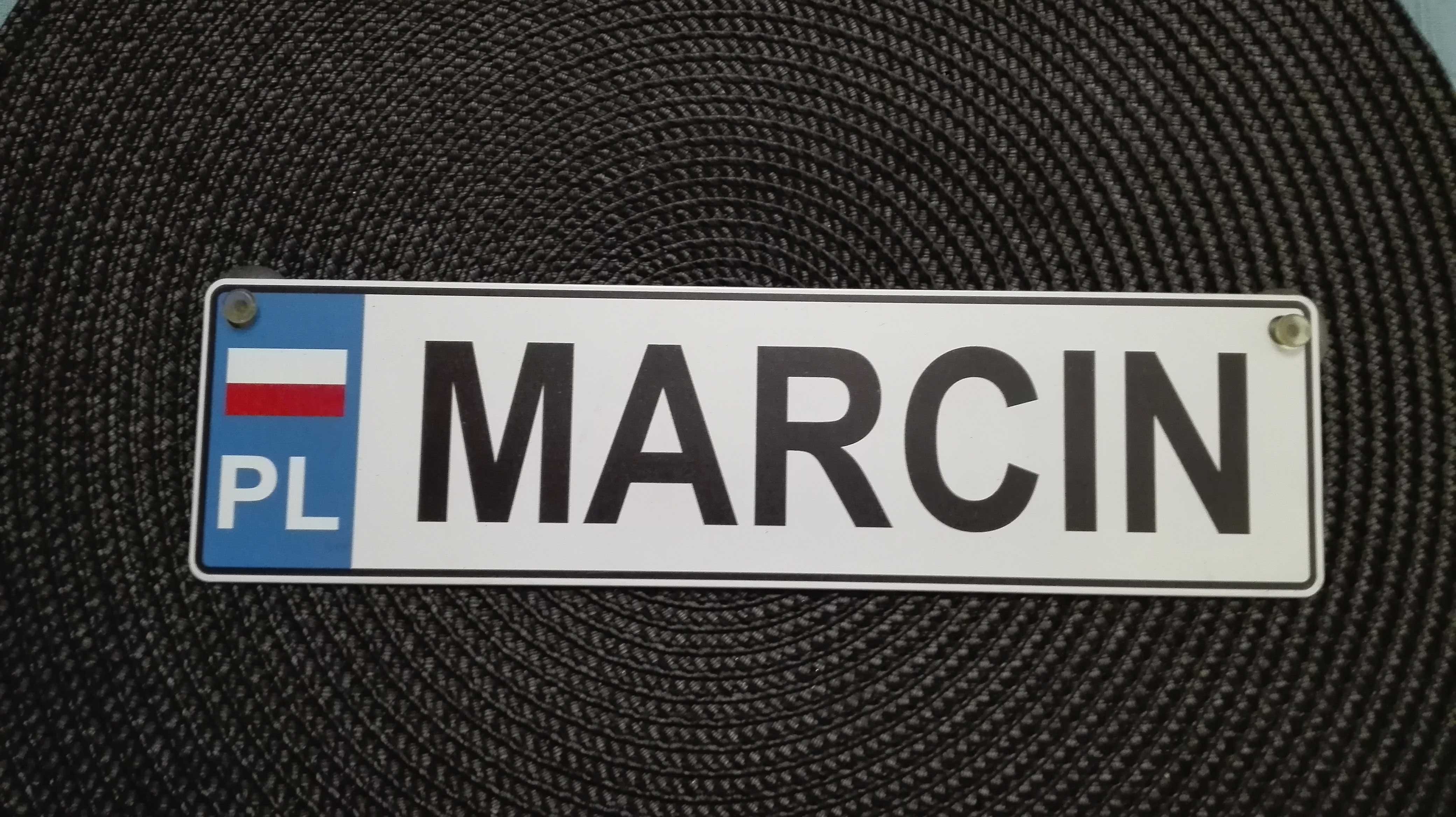 Tabliczka imienna "MARCIN" na przyssawki