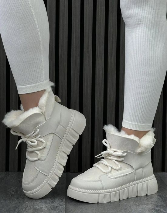 Жіночі зимові черевики / Угги на платформі