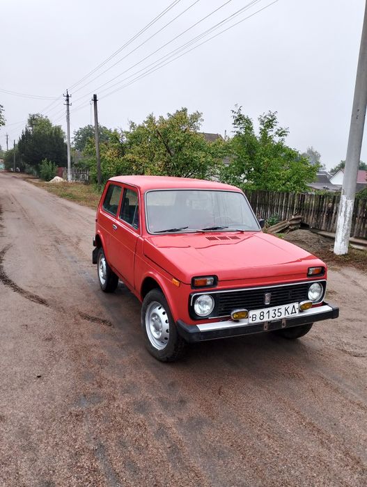 Продам Ніву 2121 бензин 82 рік