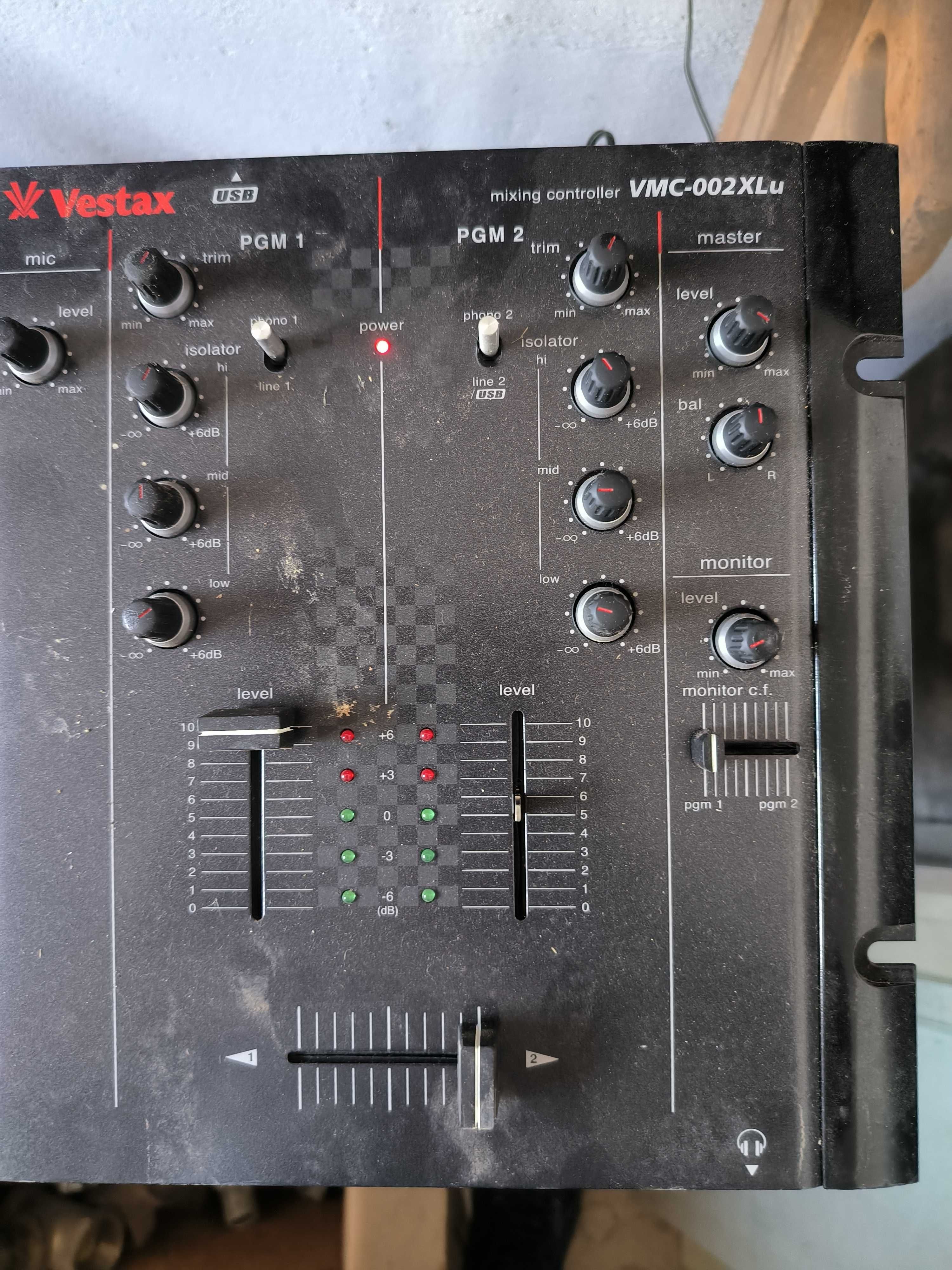 DJ мікшер Vestax VMC-002 XL