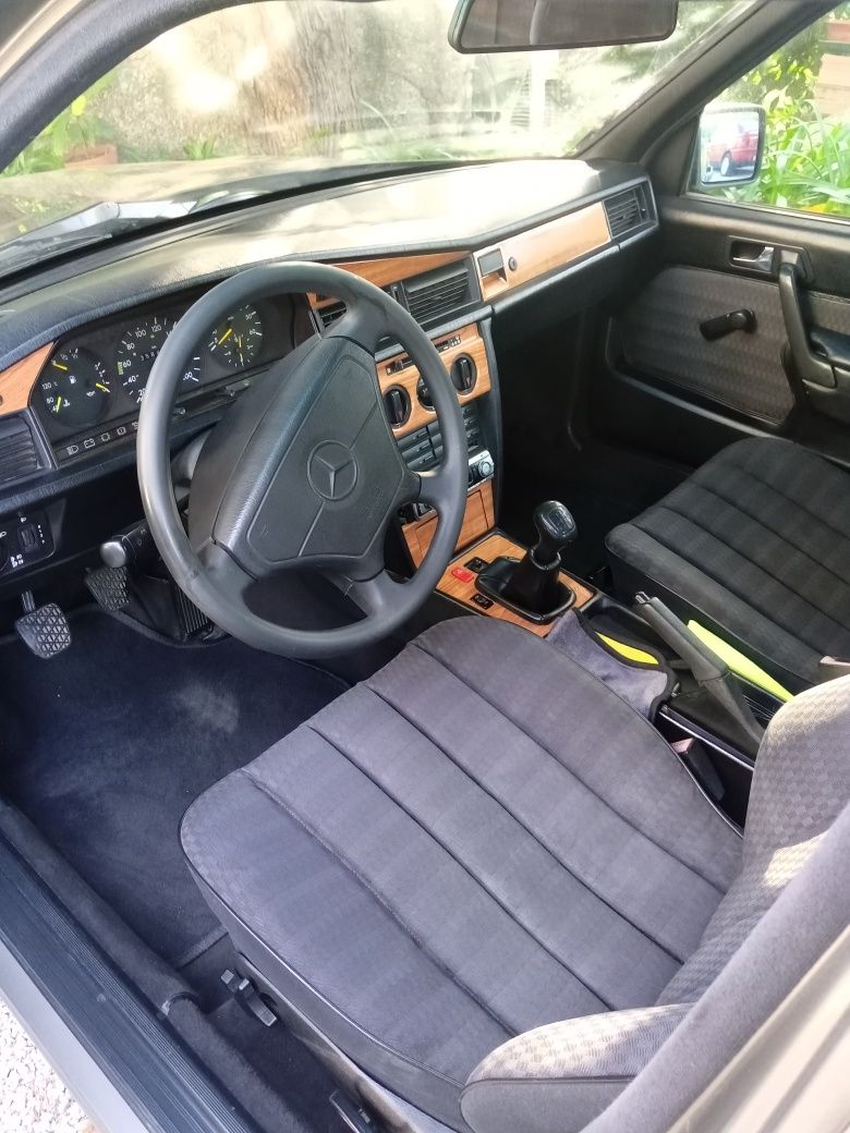 Mercedes 190 ,2.5