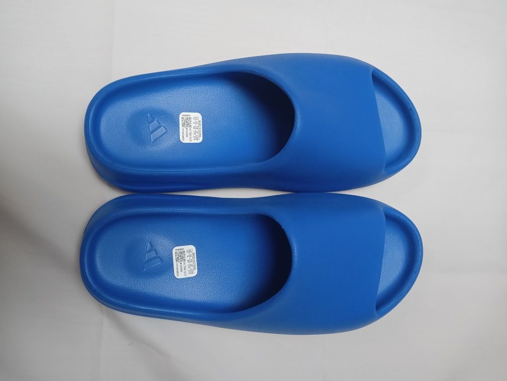 Klapki Yeezy slide