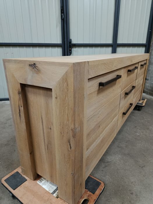 Nowa komoda z  dzikiego dębu. OUTLET. 222 cm. Ciche domykanie.
