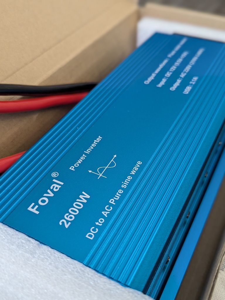 Набор Инвертор Foval 2600w, чистый синус + зарядное Преобразователь 12