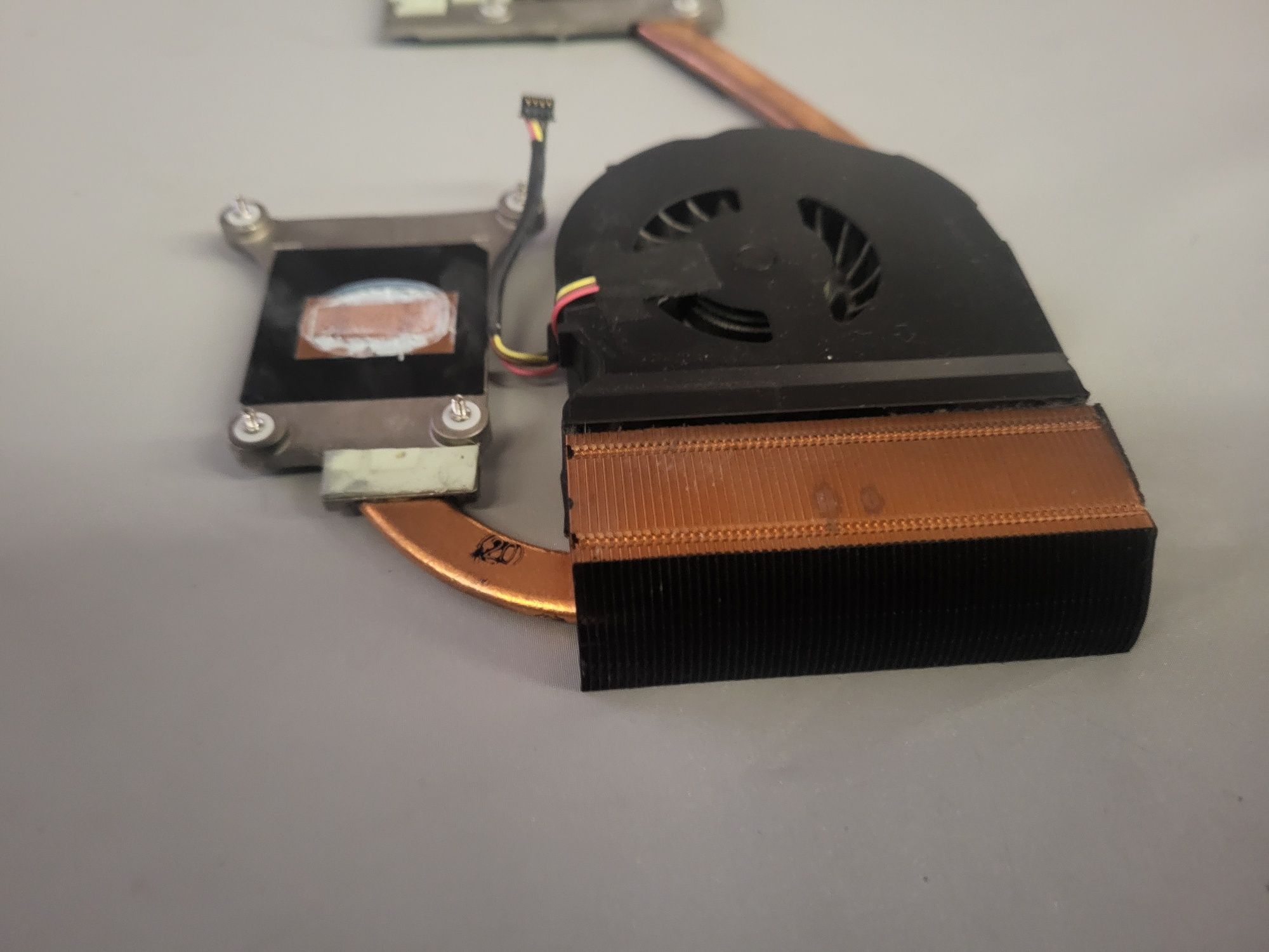 Sprzedam radiator z wentylatorem do laptopa HP ZBOOK 15 G2.