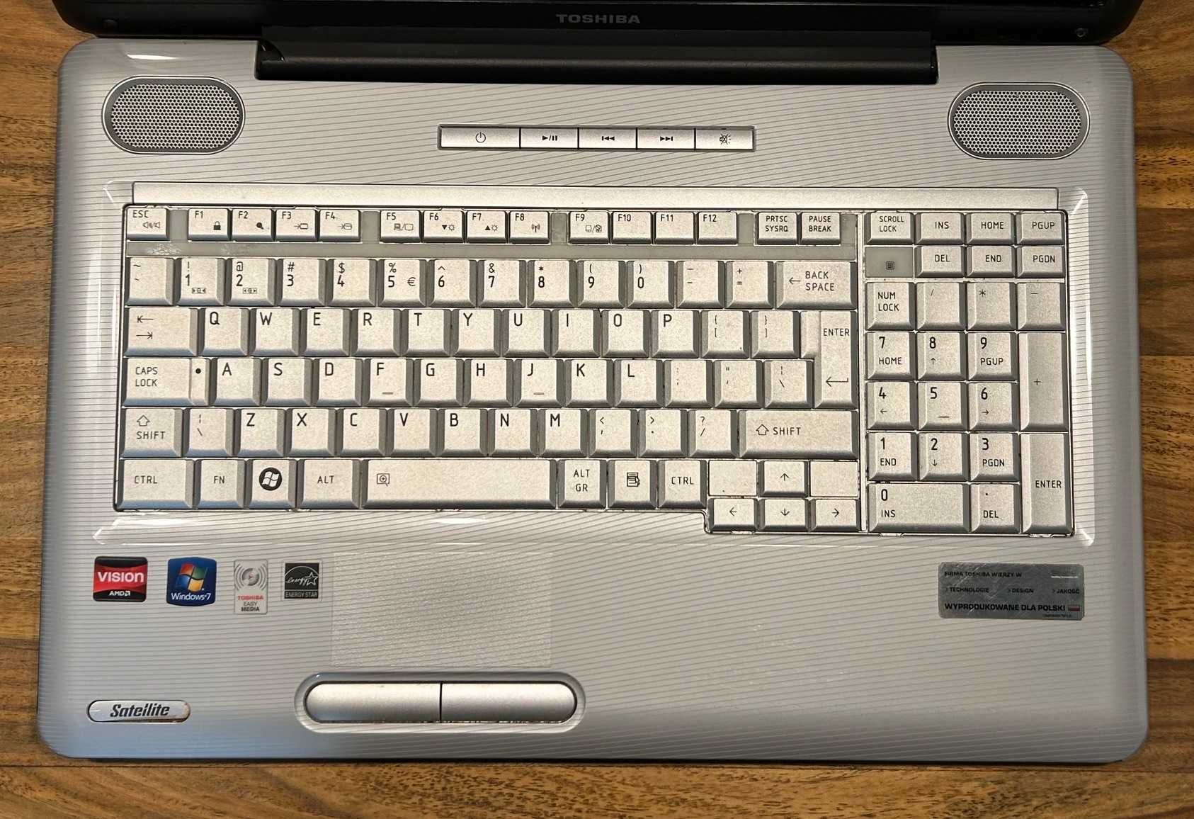 Laptop Toshiba Satellite 17" L550D - stan idealny - uszkodzony