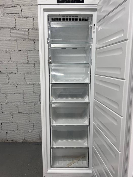 Морозильна камера Bauknecht CV292W