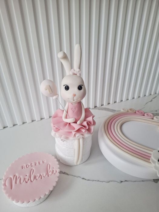 Króliczek z masy cukrowej na tort zestaw figurki 3D