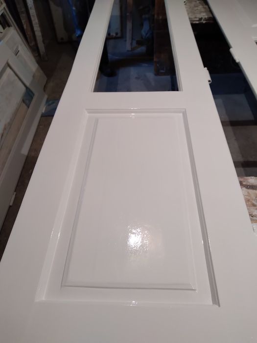 Реставрация дверей, меблей, лестниц, стекольные работы.