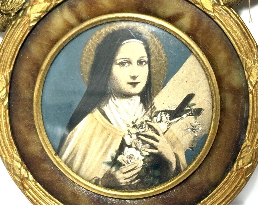 Linda antiga imagem da Santa Teresinha em moldura francesa do Sec XIX