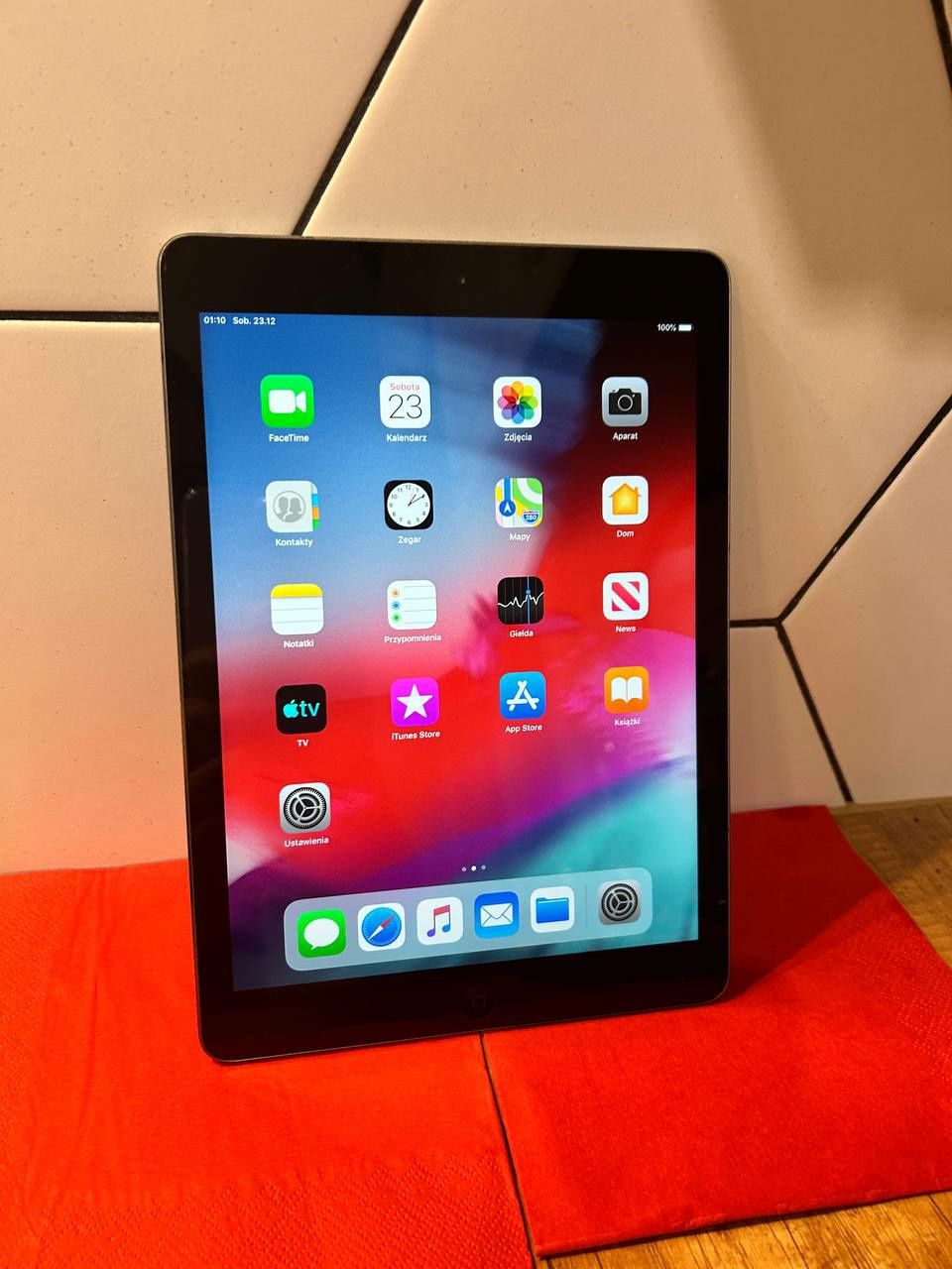 Tablet Apple iPad air - brak uszkodzeń i blokad