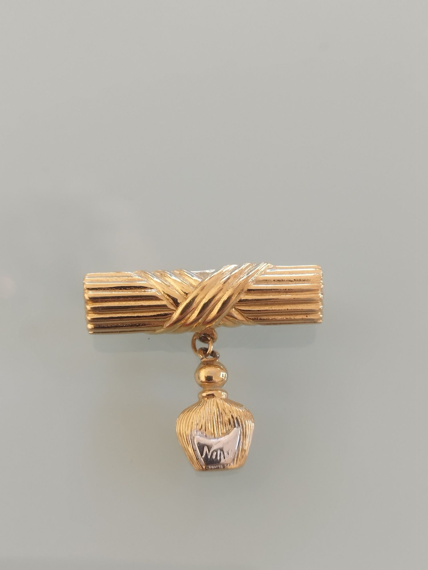 Lindo broche Nina Ricci Esmtado muito bom