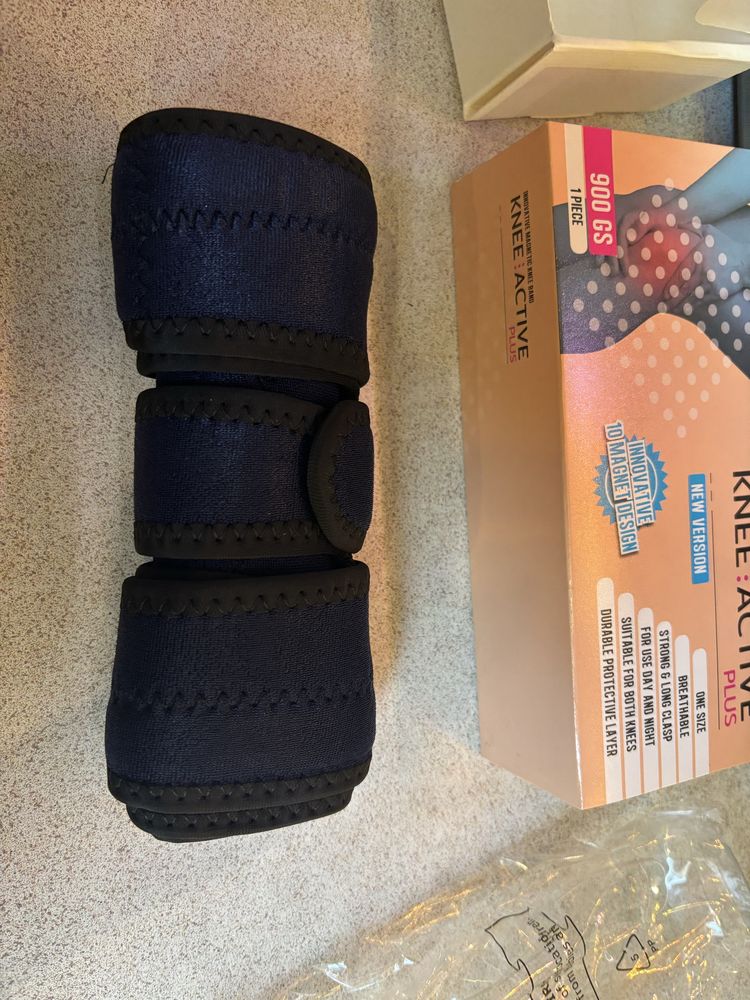 Stabilizator KNEE ACTIVE PLUS magnetyczna opaska niwelująca ból kolan
