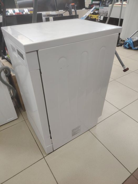 Продаю посудомийну машину бренду Beko моделі DFS26020W.
В гарному та с