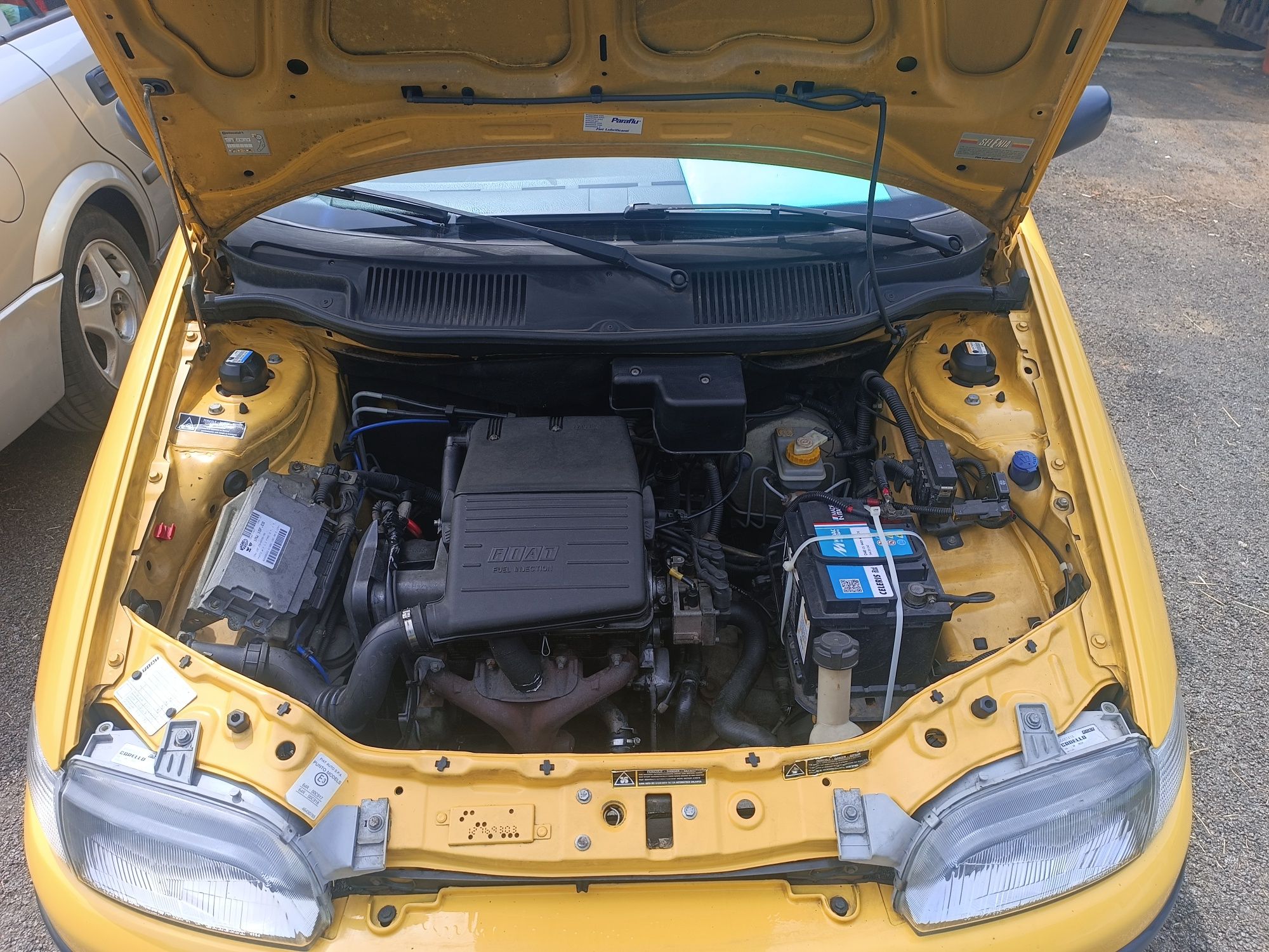 Fiat Punto 55S 

-Ano 1997
-Motor 1.1 Fire
-Gasolina 
-Manua