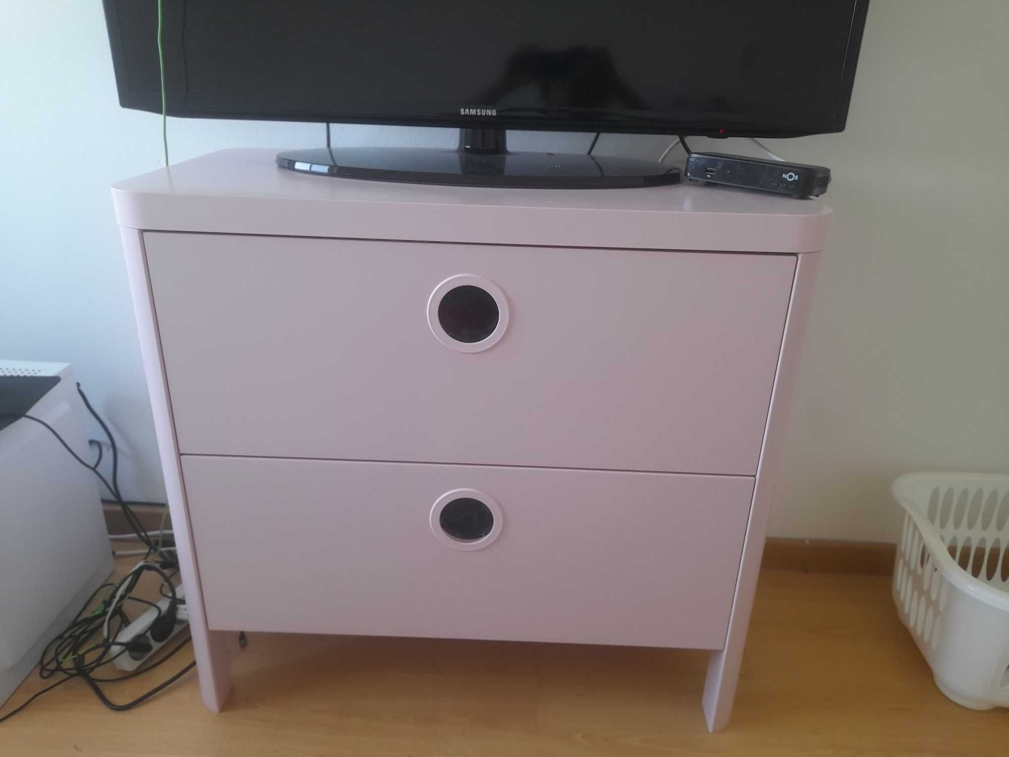 Comoda rosa ikea