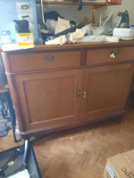 Móveis antigos + cadeiras