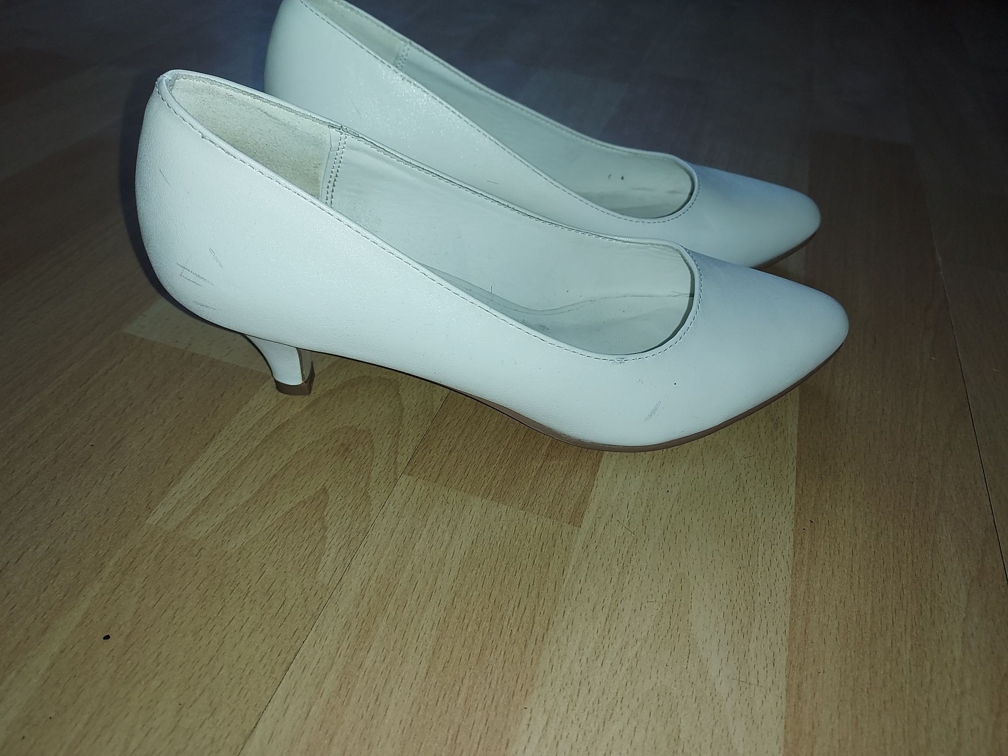 Buty na obcasie 38