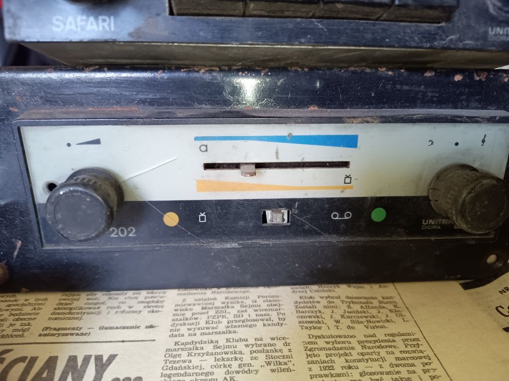 PRL. UNITRA Diora radio Safari i wzmacniacz AWT -202.
