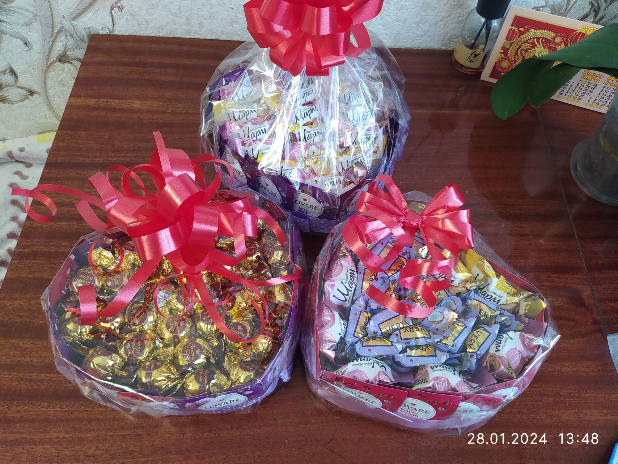 Солодкі подарункові набори у формі серця з чая і цукерок