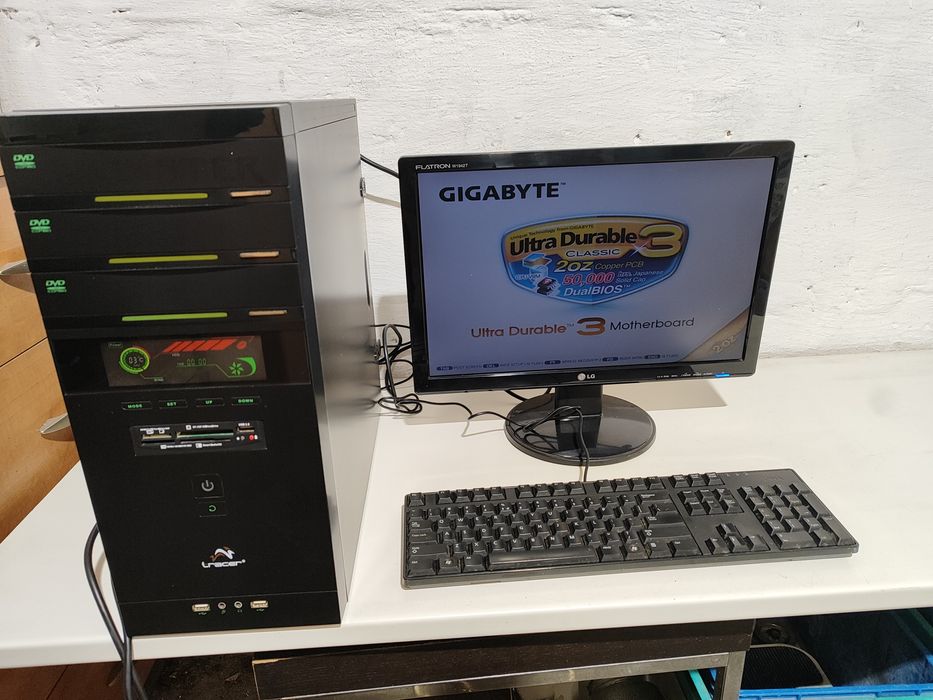 Komputer PC + Monitor + Klawiatura, AM3 RAM 2Gb Obudowa z LCD Zas