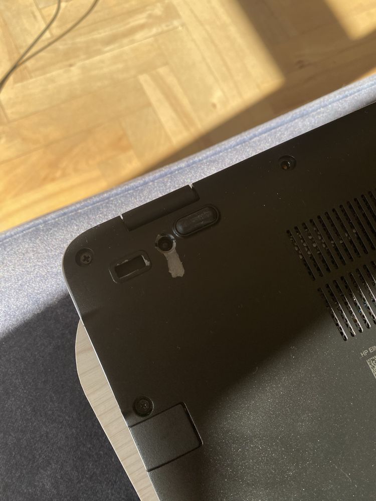 Laptop i7, 8GB, SSD 256, Win 10 Pro + Ładowarka (orginalna)