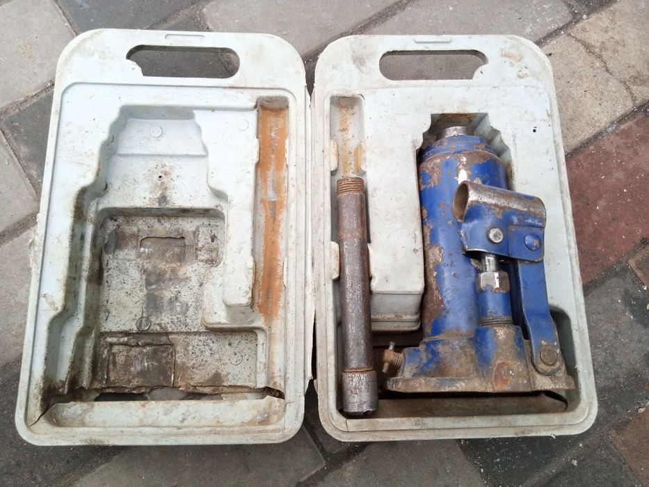 Продам Домкрат на 3т в робочому стані