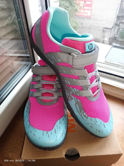 Кроссовки марки-Merrell